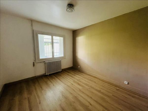Maison à louer 750 € CC CASTELSARRASIN 3 p 90 m² DPE D