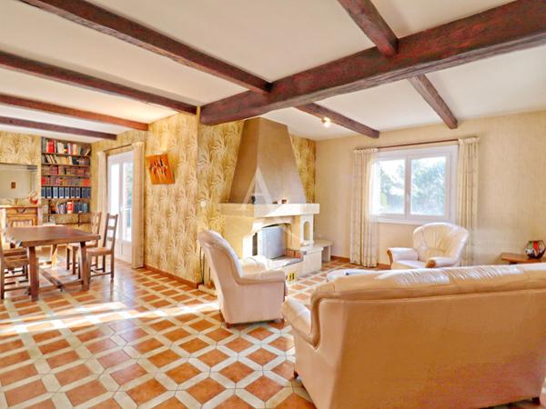 VILLA LUMINEUSE DE 125M2 GARAGE AU CALME JARDIN ARBORE A PIERREVERT
