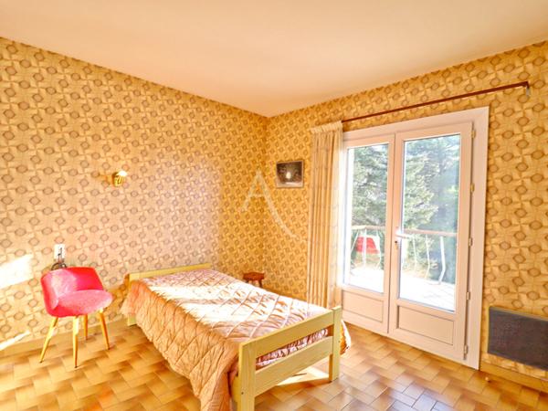 VILLA LUMINEUSE DE 125M2 GARAGE AU CALME JARDIN ARBORE A PIERREVERT