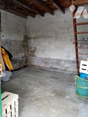 Maison de village , grand volumes, terrain attenant et dépendances