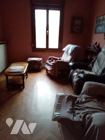 Maison de village , grand volumes, terrain attenant et dépendances