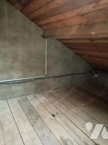 Maison de village , grand volumes, terrain attenant et dépendances