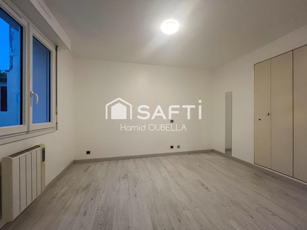 Charmante maison de plain-pied 2 pièces avec cour sans vis-à-vis et dépendance. Idéale premier achat ou investisseur