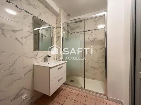 Charmante maison de plain-pied 2 pièces avec cour sans vis-à-vis et dépendance. Idéale premier achat ou investisseur