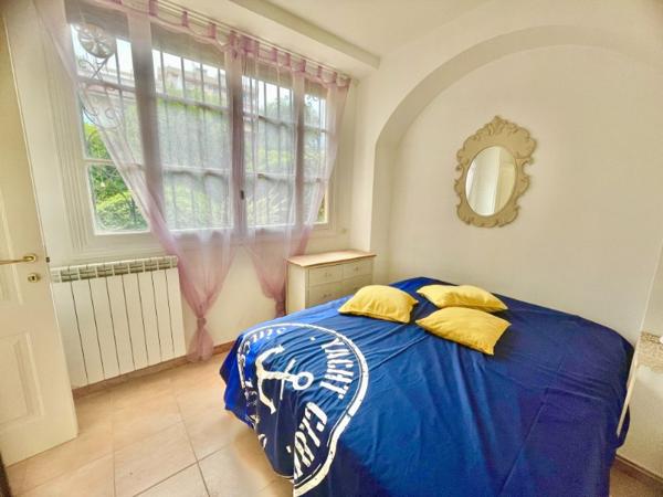 Rare, 2 pièces dans villa au bord de mer Carnoles