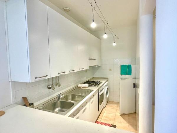 Rare, 2 pièces dans villa au bord de mer Carnoles