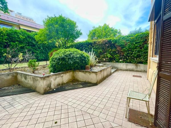 Rare, 2 pièces dans villa au bord de mer Carnoles