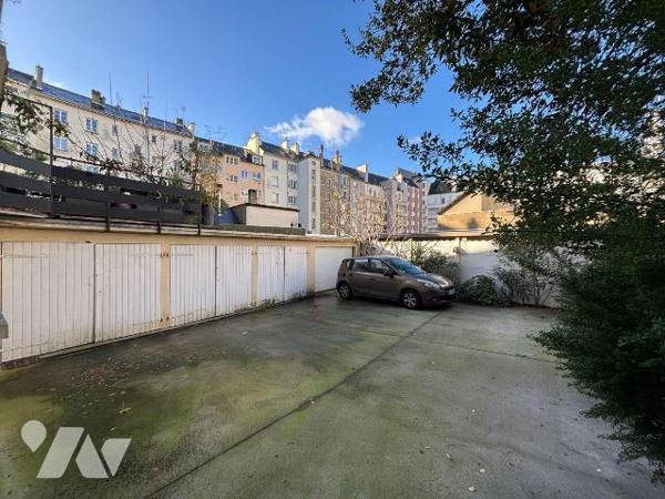 QUARTIER SAINT-HÉLIER / GARE
Au dernier étage d'un petit collectif, venez découvrir cet appart...