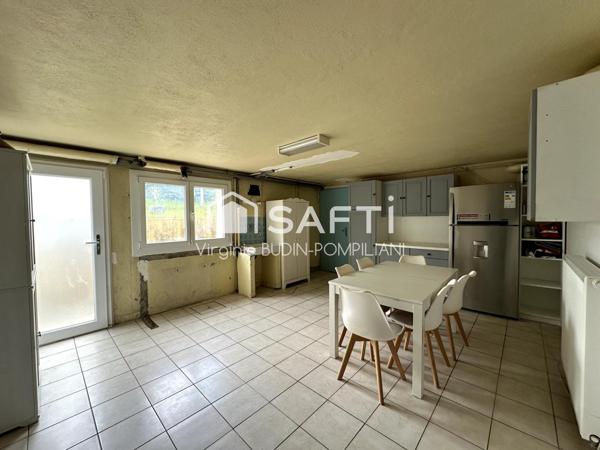 Maison individuelle plain-pied avec jardin et garage