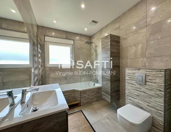 Maison individuelle plain-pied avec jardin et garage