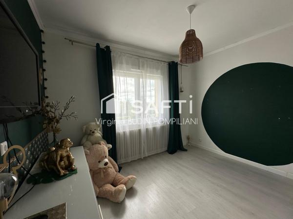 Maison individuelle plain-pied avec jardin et garage