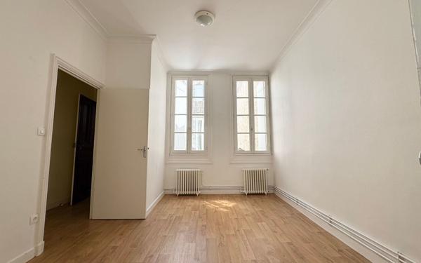 Immeuble à vendre    4 pièces •  La Rochelle