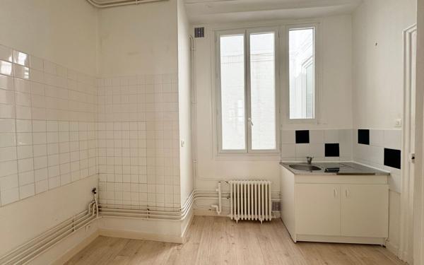 Immeuble à vendre    4 pièces •  La Rochelle