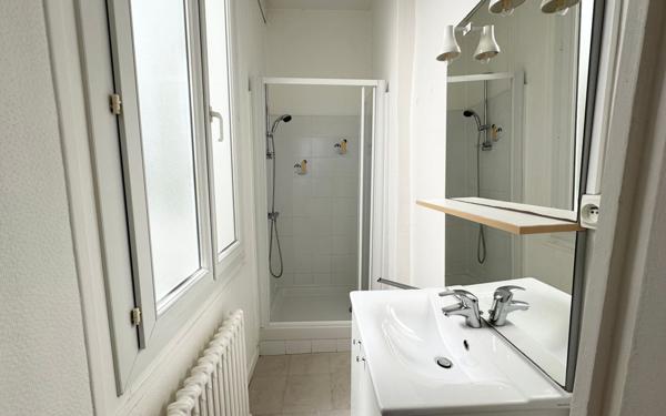 Immeuble à vendre    4 pièces •  La Rochelle