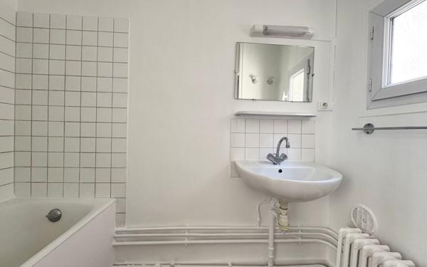 Immeuble à vendre    4 pièces •  La Rochelle