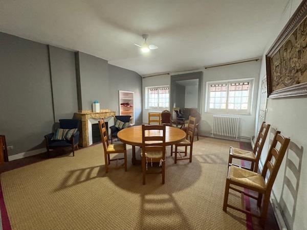 Appartement à louer 900 € CC CARCASSONNE 5 p 174 m² DPE C