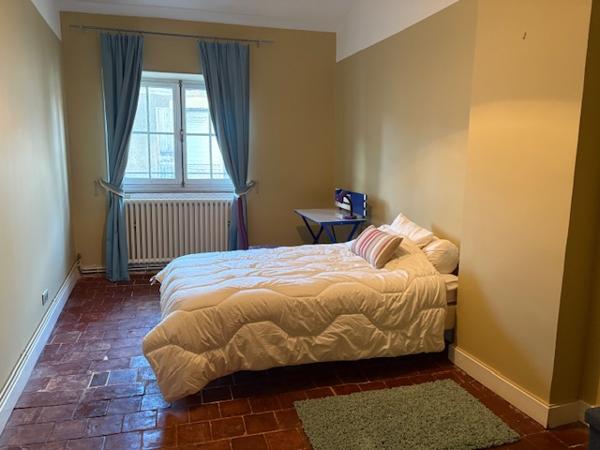 Appartement à louer 900 € CC CARCASSONNE 5 p 174 m² DPE C