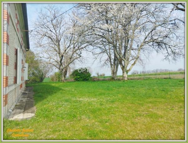 Maison en pierre + grandes dépendances