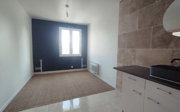 Appartement à louer    1 pièce •  Compiègne