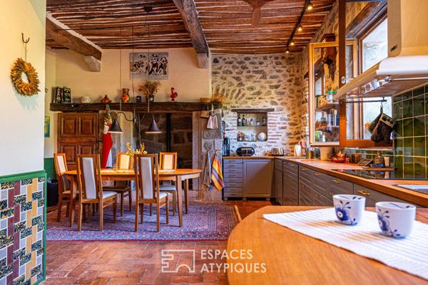 Propriété de caractère avec piscine et panorama sur les montagnes