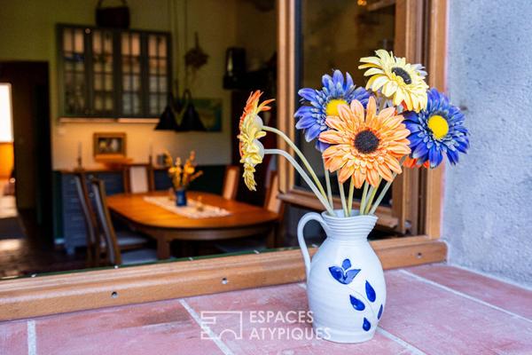 Propriété de caractère avec piscine et panorama sur les montagnes