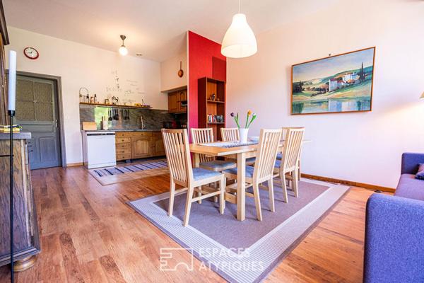 Propriété de caractère avec piscine et panorama sur les montagnes