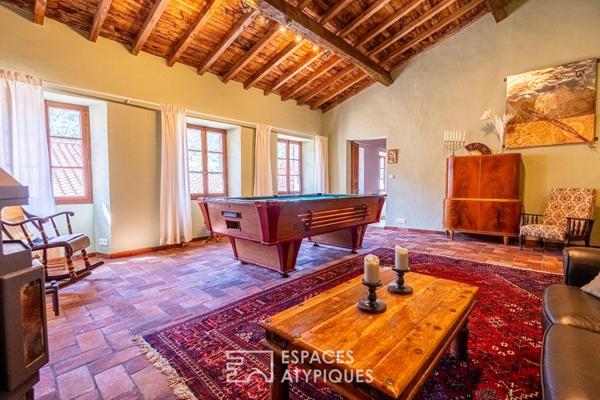 Propriété de caractère avec piscine et panorama sur les montagnes