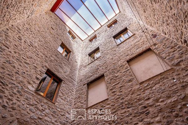 Propriété de caractère avec piscine et panorama sur les montagnes