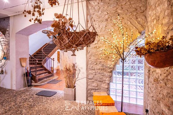 Propriété de caractère avec piscine et panorama sur les montagnes