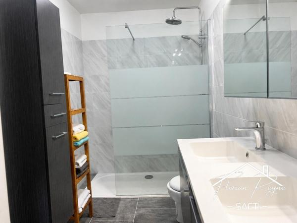 Maison + 2 T2 indépendants sur 4 857 m² de terrain