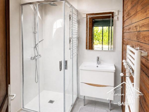 Maison + 2 T2 indépendants sur 4 857 m² de terrain