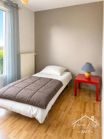 Maison + 2 T2 indépendants sur 4 857 m² de terrain