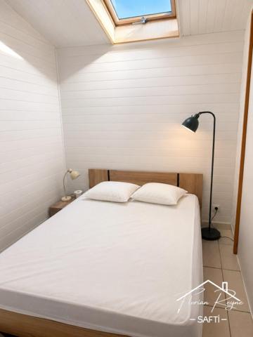 Maison + 2 T2 indépendants sur 4 857 m² de terrain