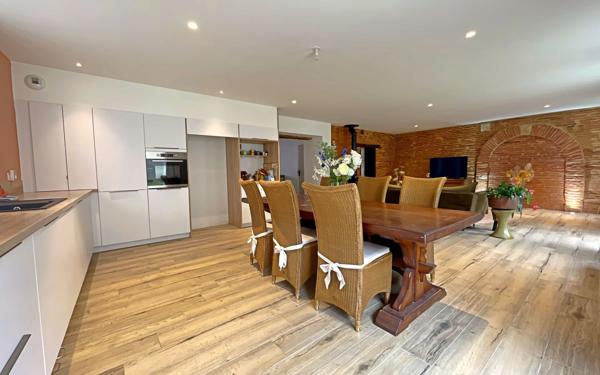 Maison à vendre    6 pièces •  Lherm