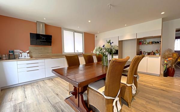 Maison à vendre    6 pièces •  Lherm