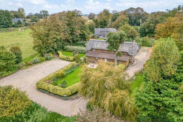 Propriété 1,40 ha (prairie 1,20ha) 2 bâtisses, 3 logements pour 293m2 habitables