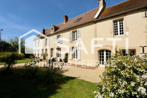 Proche Argences,  Maison de charme de 310 m2 avec dépendances dont 2 appartements indépendants