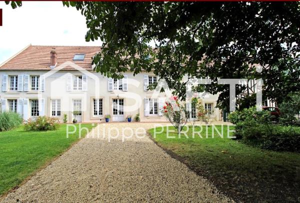 Proche Argences,  Maison de charme de 310 m2 avec dépendances dont 2 appartements indépendants