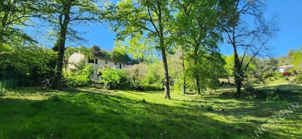 Charmante maison avec piscine et vue dégagée, au calme à quelques minutes de Bergerac !