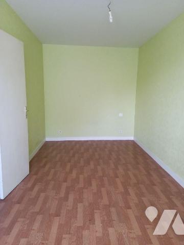 ERNEE Maison de 68 m² habitables comprenant:
- Au rez-de-chaussée : pièce de vie / cuisine de ...