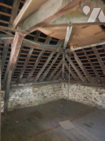 ERNEE Maison de 68 m² habitables comprenant:
- Au rez-de-chaussée : pièce de vie / cuisine de ...