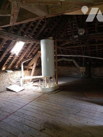 ERNEE Maison de 68 m² habitables comprenant:
- Au rez-de-chaussée : pièce de vie / cuisine de ...