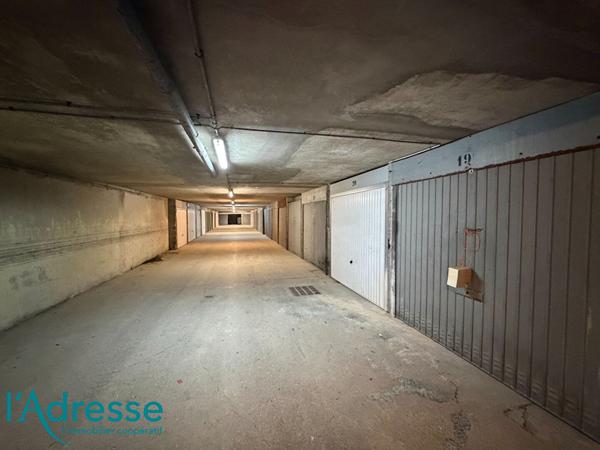 Parking / box Noisy Le Grand