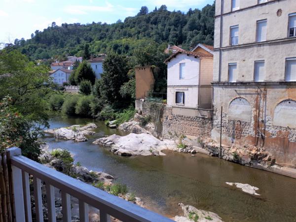 Agréable T2 bis avec stationnement et balcon.