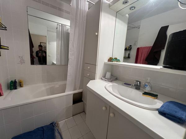 Appartement Angers de 3 chambres de  99.34 m2 a Angers proche Clinique de l Anjou avec  stationnement