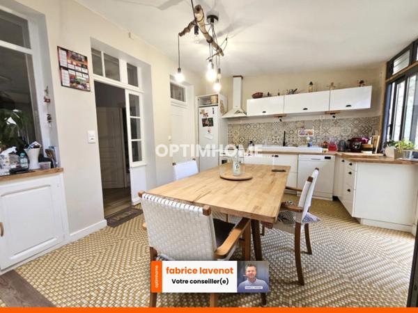 Maison centre-ville de 147 m² avec terrasse, 4 chambres et vue sur le château. LA ROCHEFOUCAULD (16)