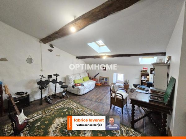 Maison centre-ville de 147 m² avec terrasse, 4 chambres et vue sur le château. LA ROCHEFOUCAULD (16)