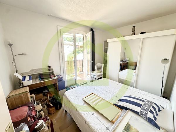 Appartement à LA MADRAGUE (83270)