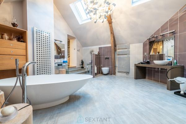 Maison de caractère située au cur d'un village typique, très prisé, à 10 min de Fontainebleau !