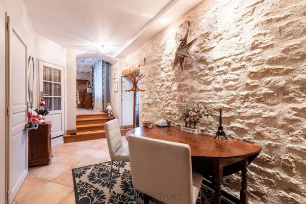 Maison de caractère située au cur d'un village typique, très prisé, à 10 min de Fontainebleau !